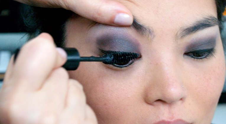 Como fazer maquiagem para olhos profundos - Cursos de Makeup